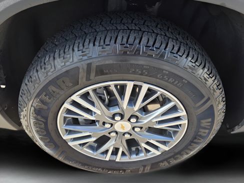 Used 2025 Chevrolet Traverse LT AWD/4WD image 29