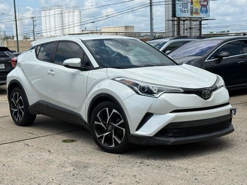 Used 2019 Toyota C-HR XLE FWD image 2