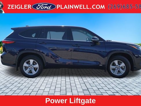 Used 2022 Toyota Highlander LE AWD/4WD image 6