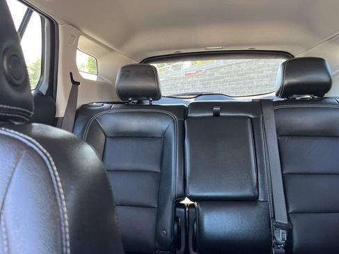 Used 2024 GMC Terrain SLT image 23