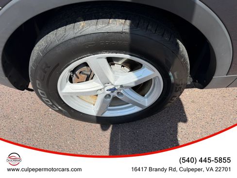 Used 2017 Ford Explorer XLT w/ Equipment Group 202A AWD/4WD image 32