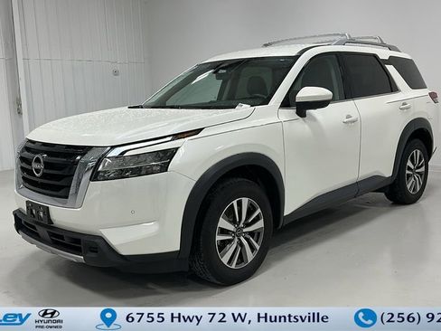 Used 2023 Nissan Pathfinder SL image 1