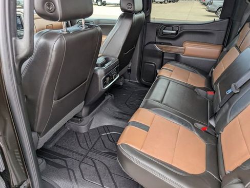 Used 2019 Chevrolet Silverado 1500 High Country w/ Technology Package image 15