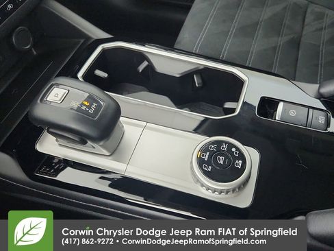 Used 2025 Mitsubishi Outlander SE image 27