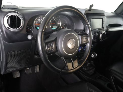 Used 2016 Jeep Wrangler Unlimited Sahara w/ Connectivity Group AWD/4WD image 23