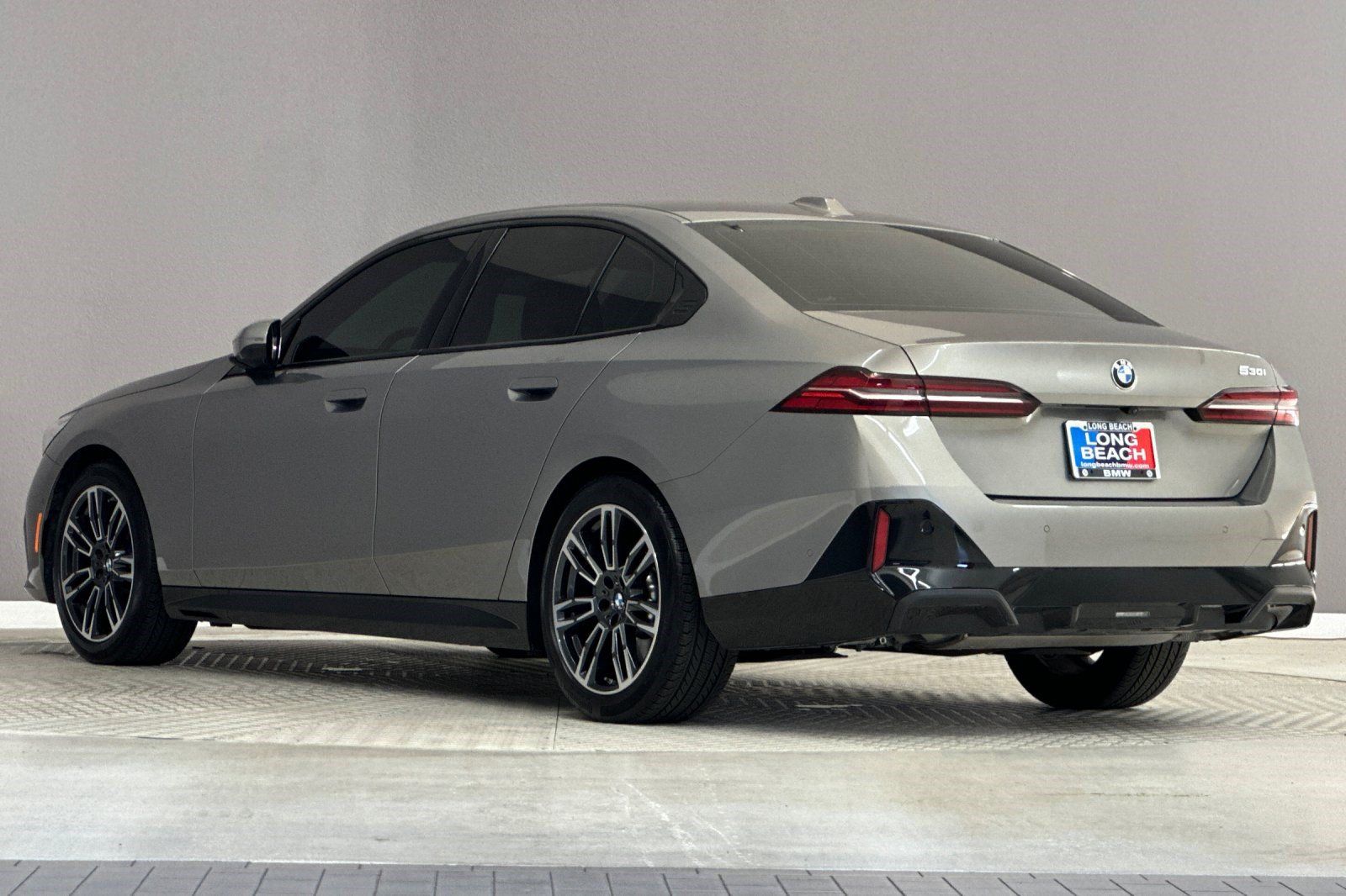 Used 2024 BMW 530i w/ M Sport Package RWD image 3