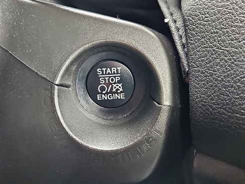 Used 2021 Jeep Renegade Latitude w/ Luxury Group I image 20