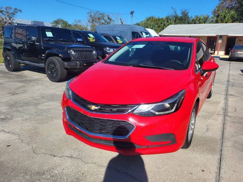 Used 2018 Chevrolet Cruze LT w/ LT Fleet Convenience Package FWD image 4