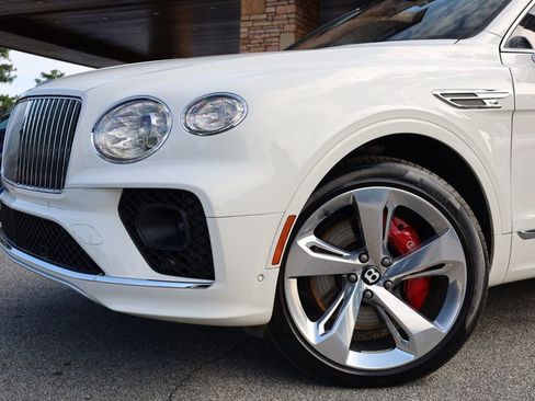 Used 2023 Bentley Bentayga Extended Wheelbase image 4