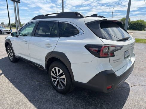 Used 2024 Subaru Outback Premium AWD/4WD image 4