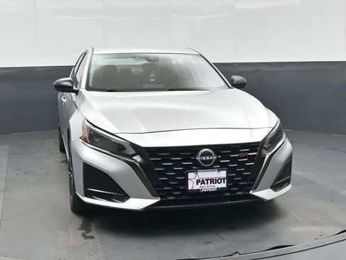 Used 2023 Nissan Altima 2.5 SR FWD image 10