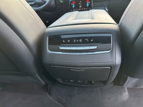 Used 2025 Cadillac Escalade Premium Luxury image 22