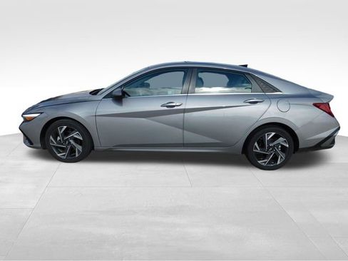 Used 2025 Hyundai Elantra SEL image 5