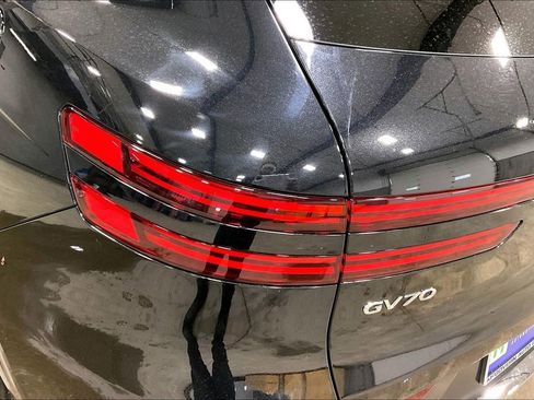 Used 2026 Genesis GV70 2.5T Select image 23