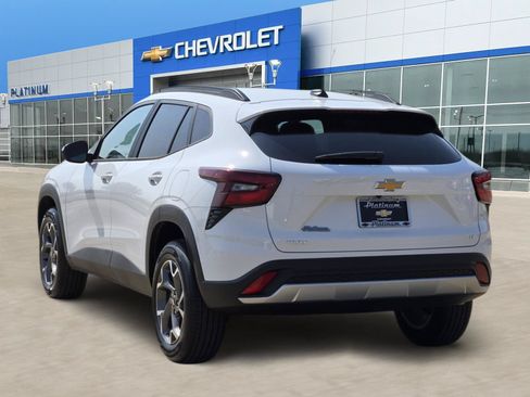 New 2026 Chevrolet Trax LT FWD image 4