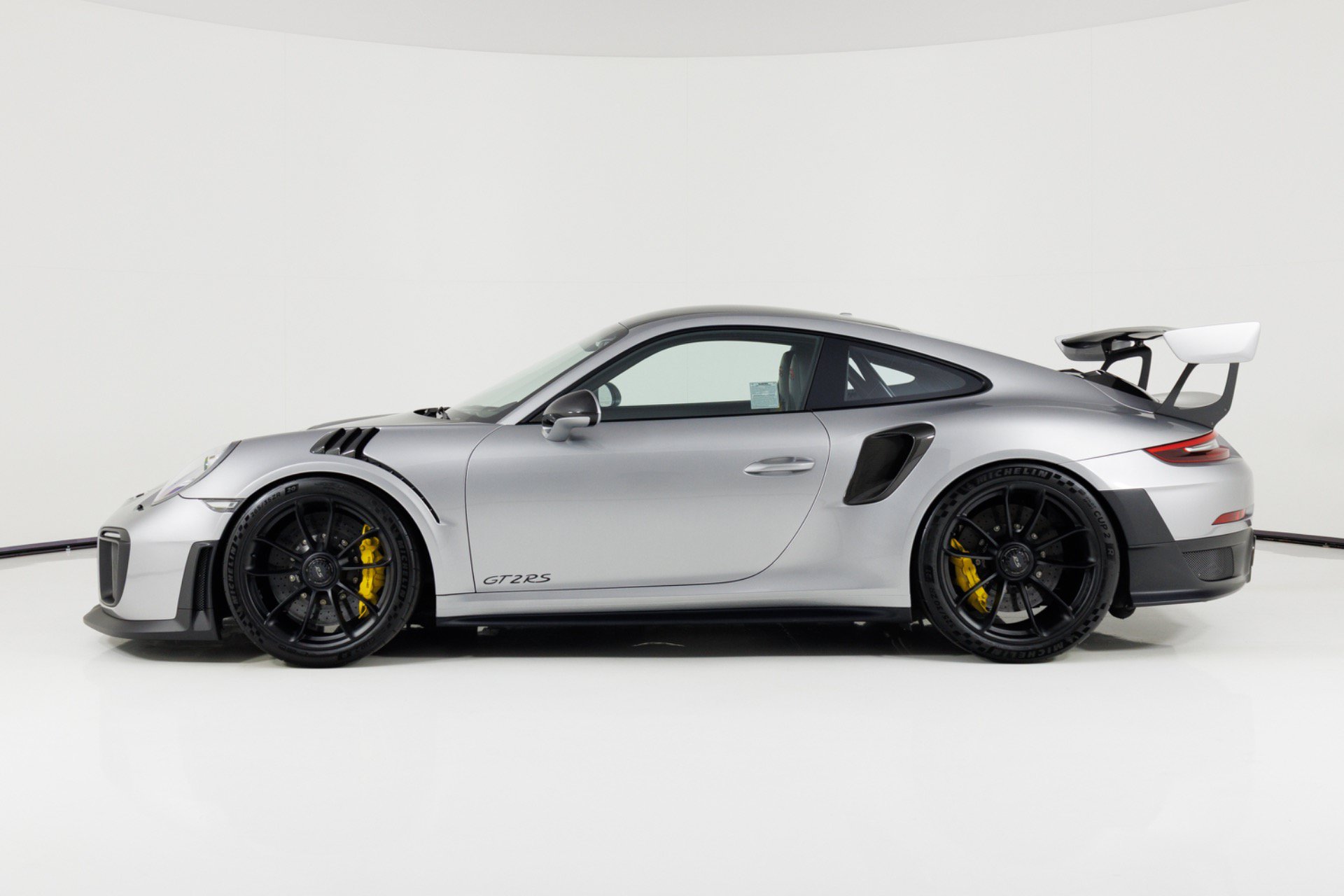 Used 2018 Porsche 911 GT2 RS RWD image 6