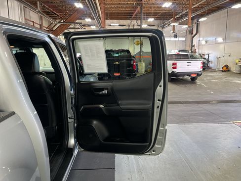 Used 2022 Toyota Tacoma TRD Sport w/ TRD Premium Sport Package AWD/4WD image 22