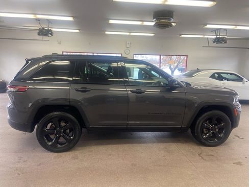 Certified 2023 Jeep Grand Cherokee Altitude image 16