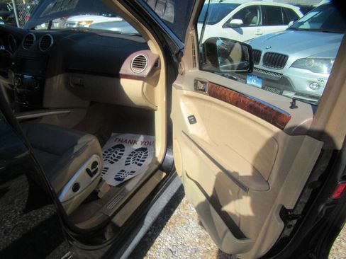 Used 2011 Mercedes-Benz GL 450 4MATIC image 22