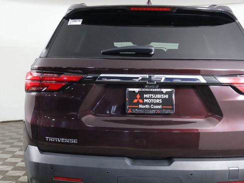 Used 2022 Chevrolet Traverse LT FWD image 15