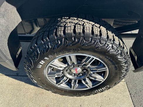 Used 2025 GMC Sierra 1500 AT4 image 26