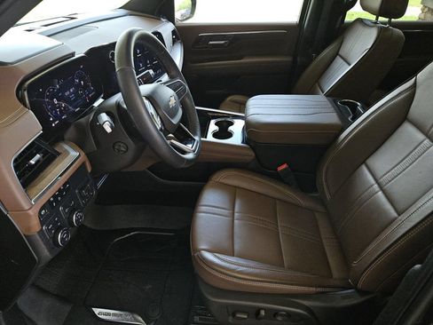 Used 2025 Chevrolet Tahoe High Country AWD/4WD image 25
