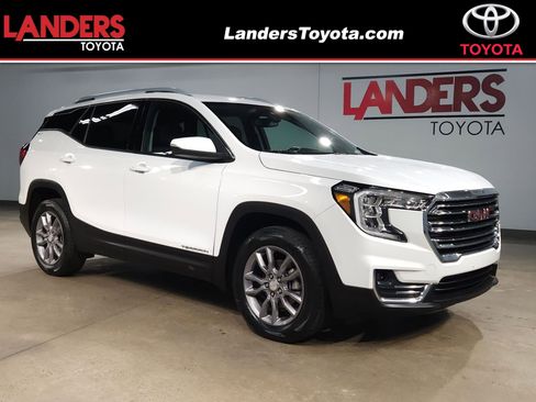 Used 2024 GMC Terrain SLT image 1