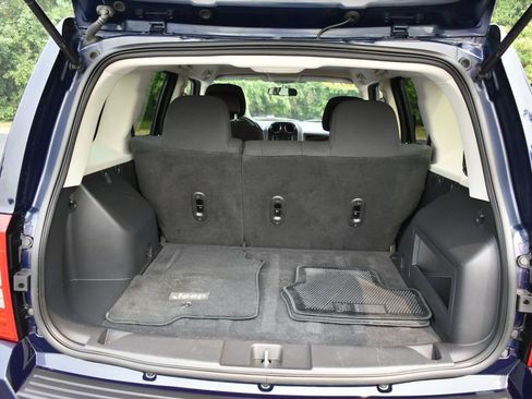 Used 2013 Jeep Patriot Latitude FWD image 32
