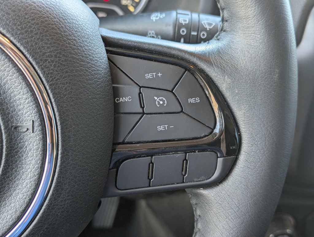 Used 2020 Jeep Renegade Altitude FWD image 22