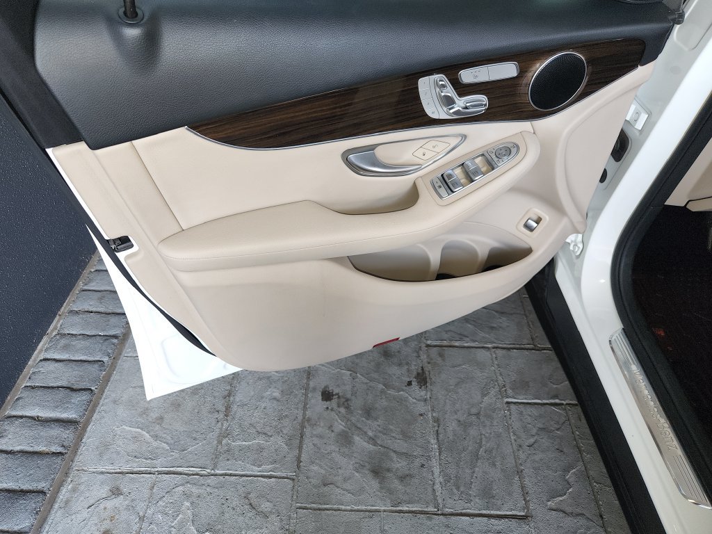 Used 2017 Mercedes-Benz GLC 300 image 29