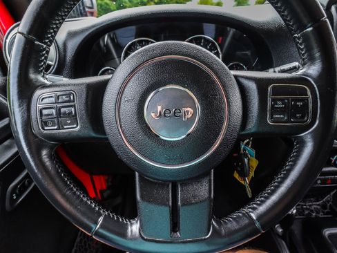 Used 2015 Jeep Wrangler Unlimited Sahara w/ Connectivity Group AWD/4WD image 9