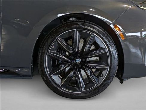 Used 2023 BMW i7 xDrive60 AWD/4WD image 24