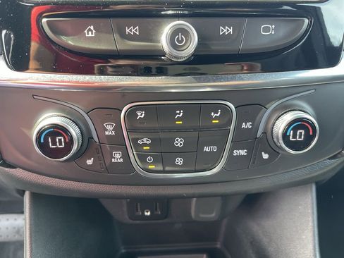 Used 2023 Chevrolet Traverse LT AWD/4WD image 18