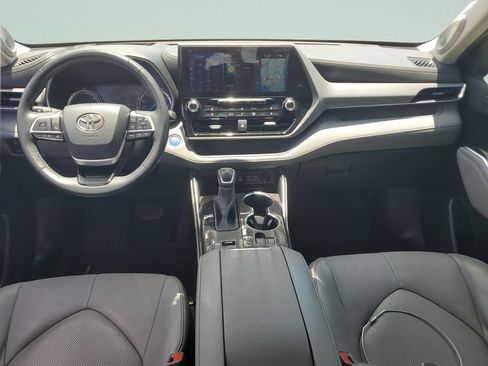 Used 2022 Toyota Highlander Platinum FWD image 11