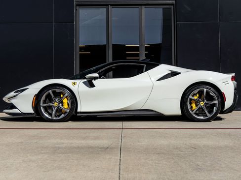 Used 2023 Ferrari SF90 Stradale image 9