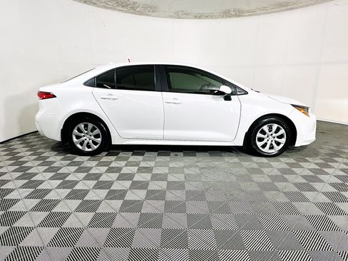 Used 2025 Toyota Corolla LE FWD image 2