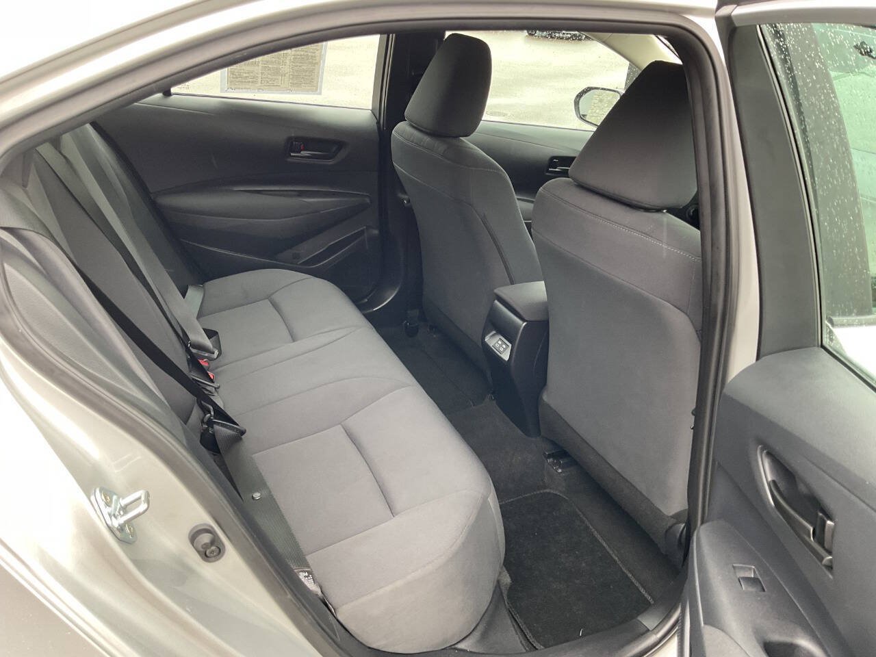 Used 2025 Toyota Corolla LE FWD image 41