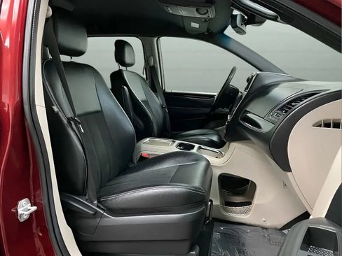 Used 2019 Dodge Grand Caravan SXT FWD image 14