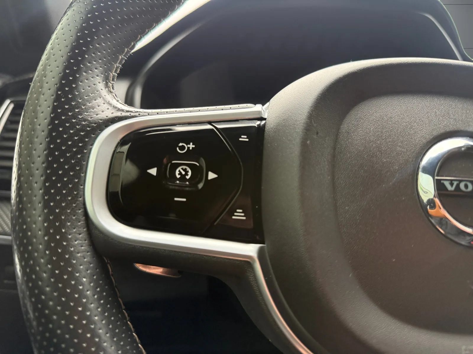 Used 2019 Volvo XC90 T6 R-Design w/ Protection Package Premier AWD/4WD image 29