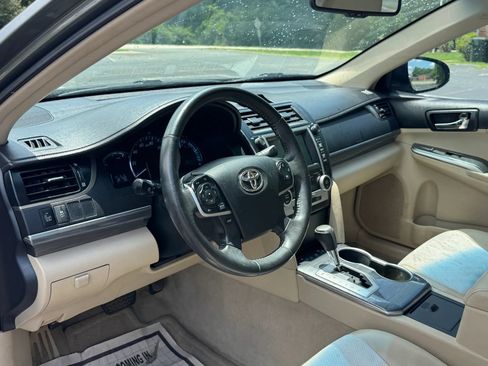 Used 2012 Toyota Camry XLE w/ Leather Pkg FWD image 12