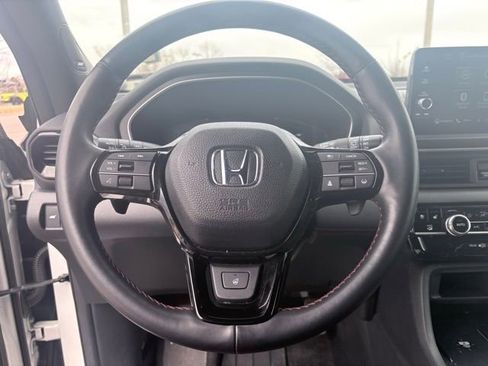 Used 2025 Honda Pilot Black Edition image 9