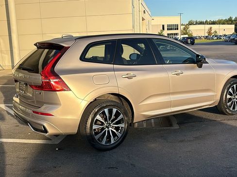 Used 2024 Volvo XC60 B5 Core w/ Climate Package AWD/4WD image 27