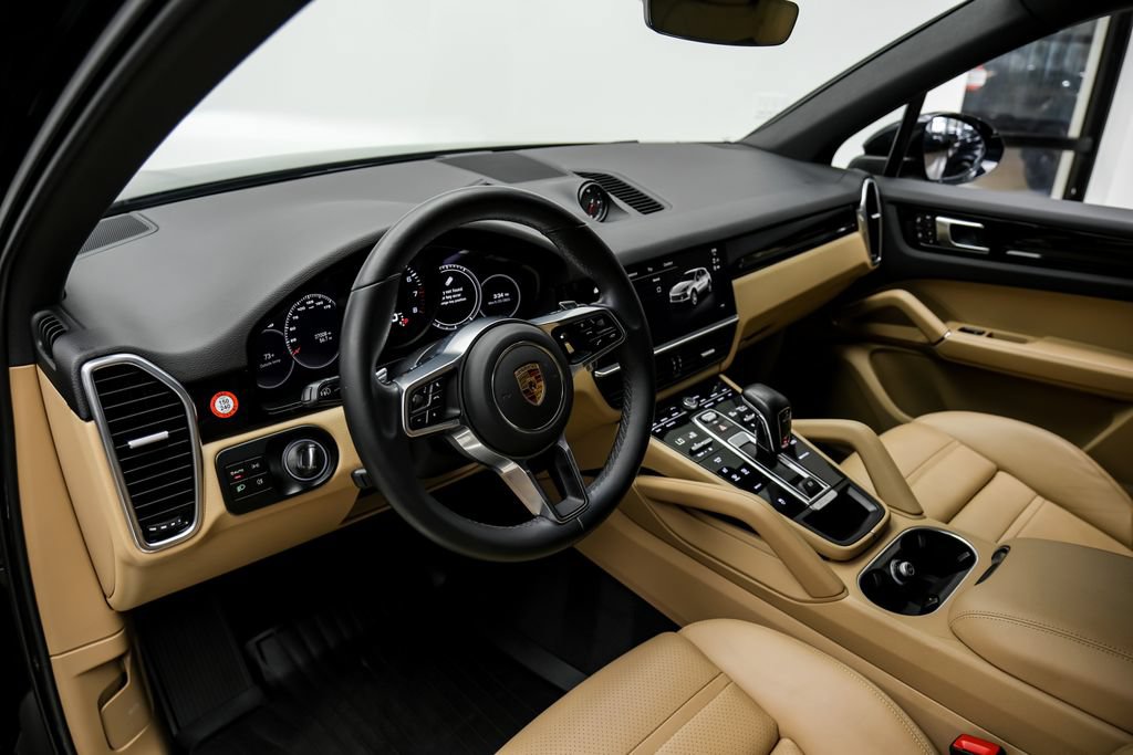 Used 2023 Porsche Cayenne w/ Premium Package AWD/4WD image 9