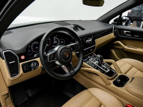 Used 2023 Porsche Cayenne w/ Premium Package AWD/4WD image 9