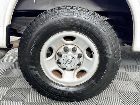 Used 2019 Chevrolet Express 2500 w/ Safety Package image 38