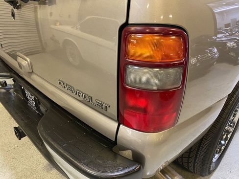 Used 2002 Chevrolet Tahoe LT RWD image 12