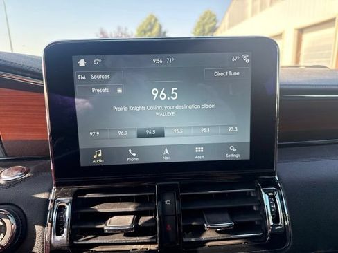 Used 2018 Lincoln Navigator L Select w/ Technology Package AWD/4WD image 2