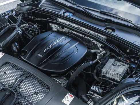 Used 2020 Porsche Macan image 31