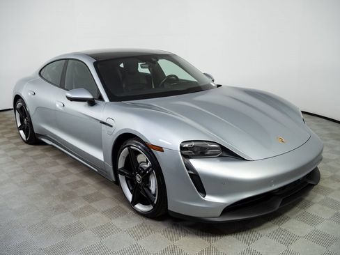 Used 2021 Porsche Taycan 4S w/ Premium Package image 27