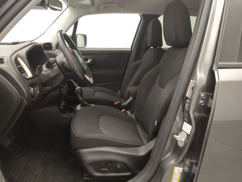 Used 2016 Jeep Renegade Latitude w/ Popular Equipment Group image 17